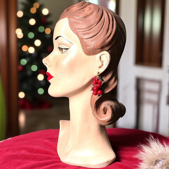 Avon Holly Berry Earrings Post Pierced Cluster Gold Tone Red Christmas Holiday - Picture 1 of 5
